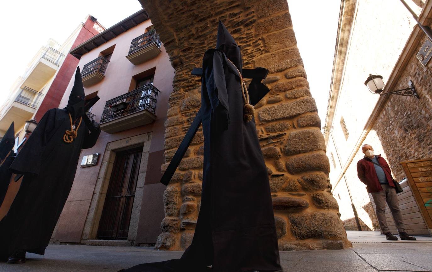 Ponferrada vive uno de sus actos centrales de la Semana Santa con esta procesión del Encuentro.