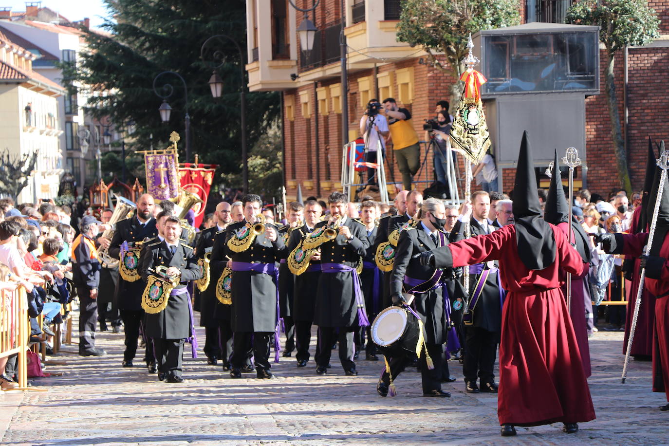 Acto central de la Procesión del Desenclavo en San Isidoro. 