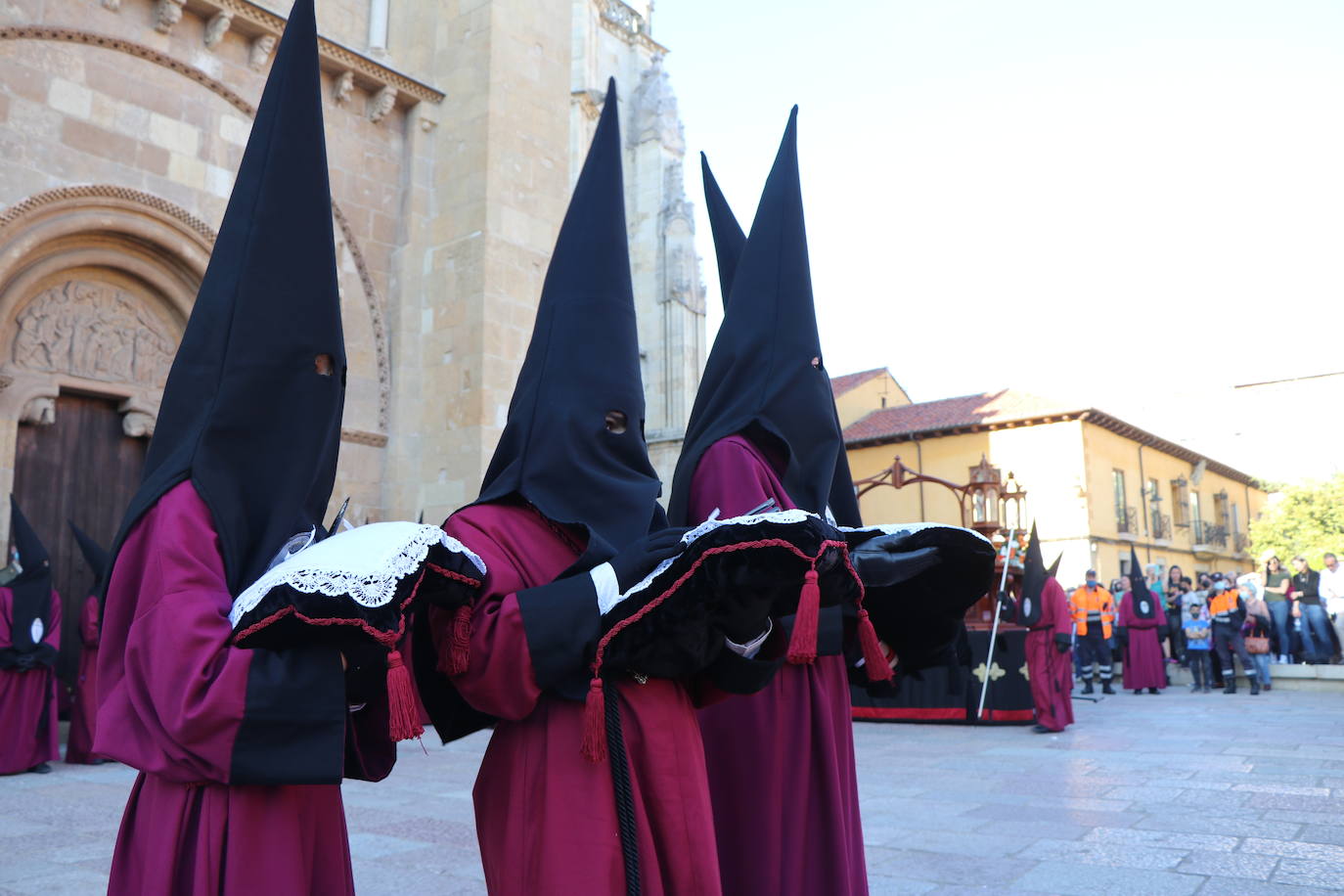 Acto central de la Procesión del Desenclavo en San Isidoro. 