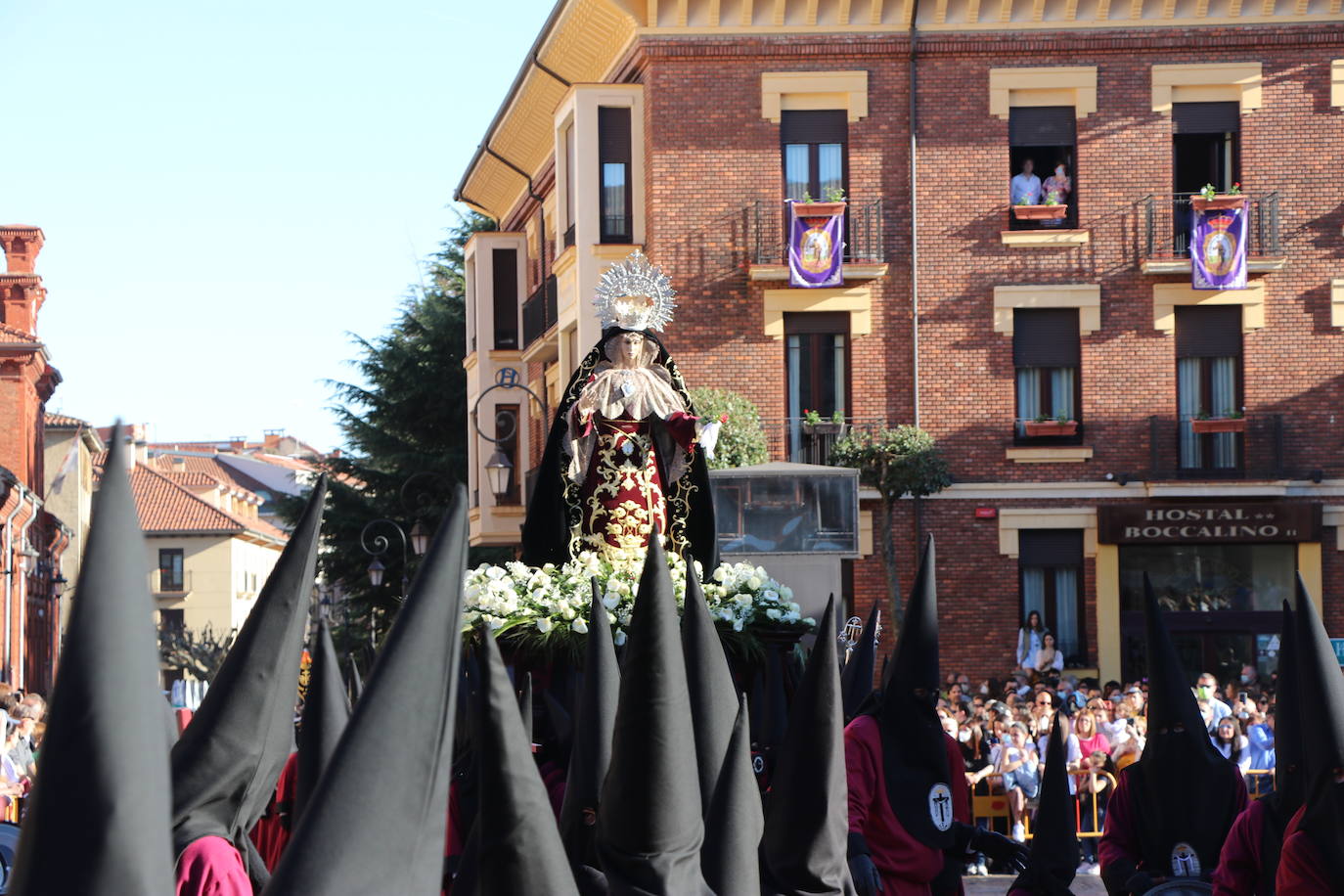 Acto central de la Procesión del Desenclavo en San Isidoro. 