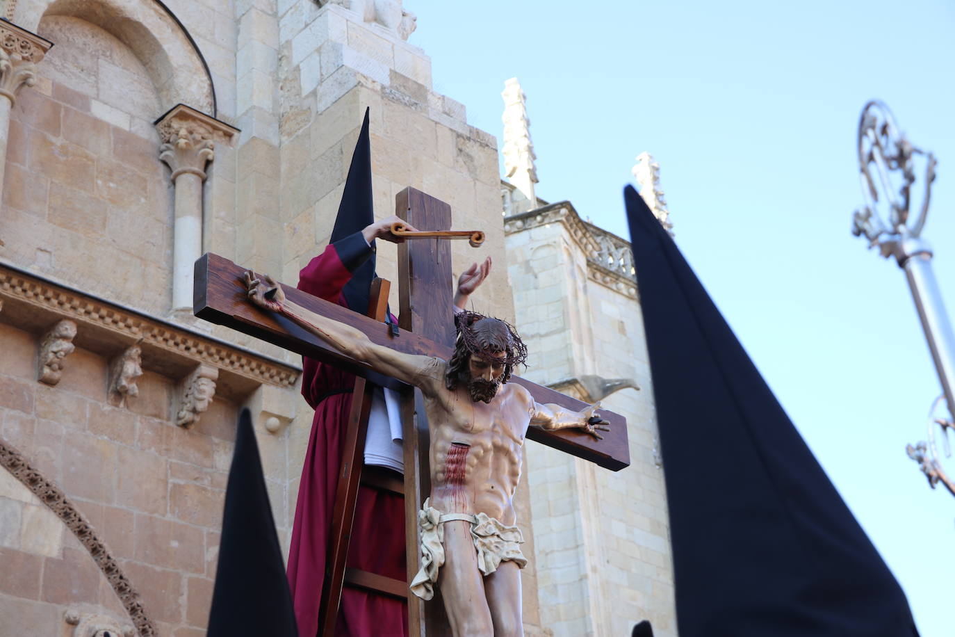 Acto central de la Procesión del Desenclavo en San Isidoro. 