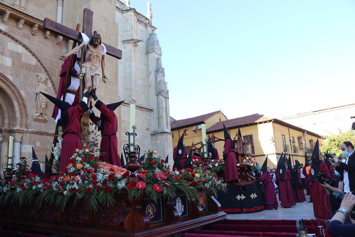 Acto central de la Procesión del Desenclavo en San Isidoro. 