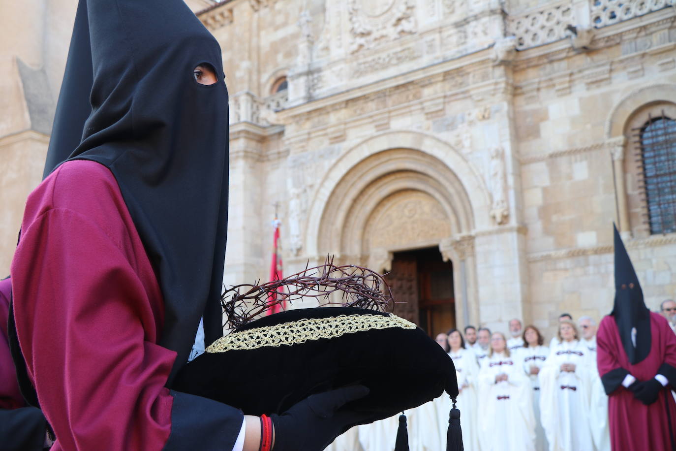 Acto central de la Procesión del Desenclavo en San Isidoro. 