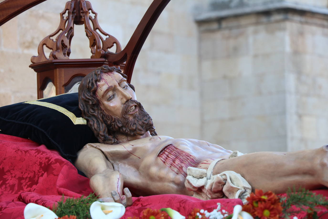 Acto central de la Procesión del Desenclavo en San Isidoro. 