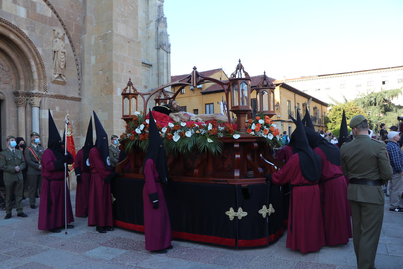 Acto central de la Procesión del Desenclavo en San Isidoro. 