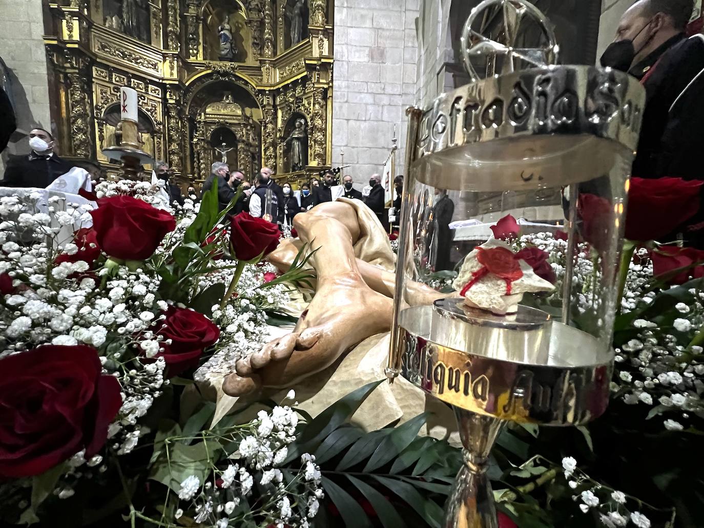 Piedra auténtica del Santo Sepulcro entregada por el Custodio de Tierra Santa y recibida por la Cofradía Santo Sepulcro Esperanza de la Vida de León en 2017.