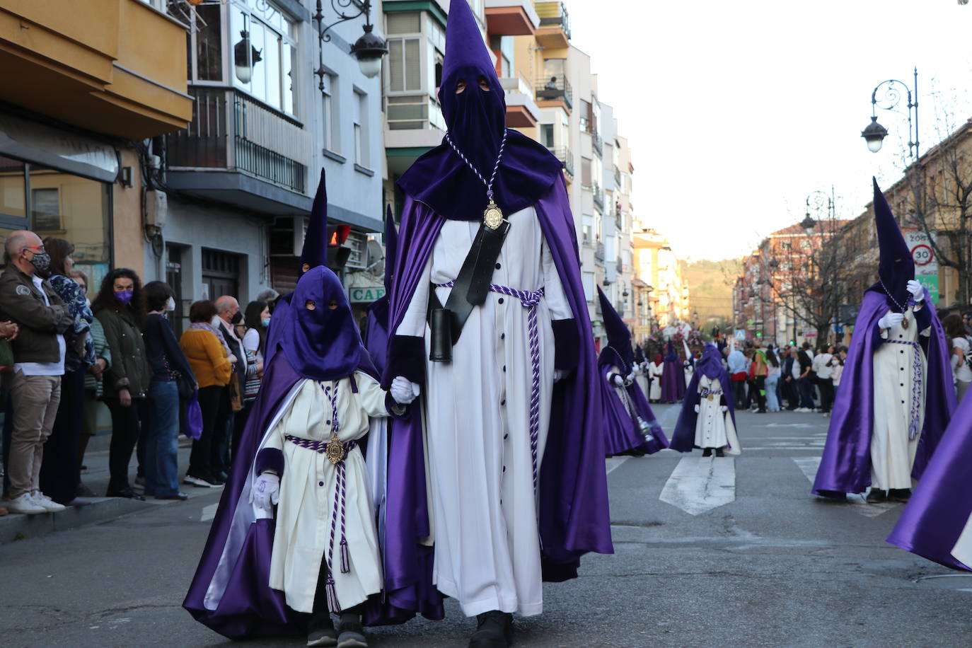 Procesión de La Soledad, dentro de la Cofradía de Jesús Divino Obrero. 