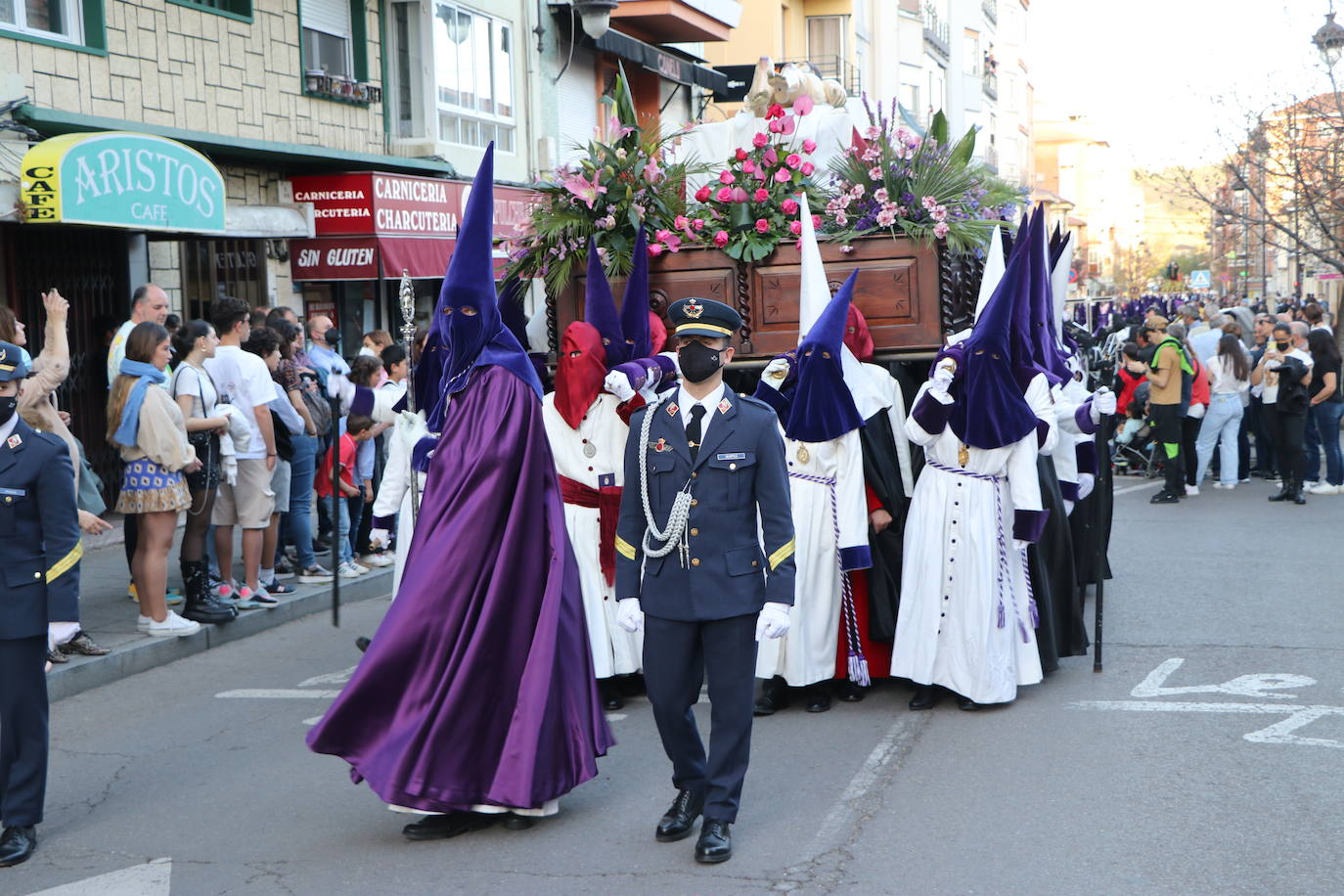 Procesión de La Soledad, dentro de la Cofradía de Jesús Divino Obrero. 