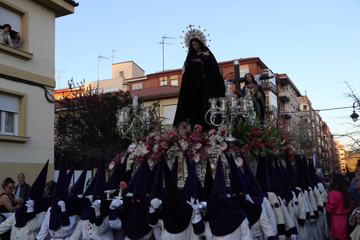 Procesión de La Soledad, dentro de la Cofradía de Jesús Divino Obrero. 