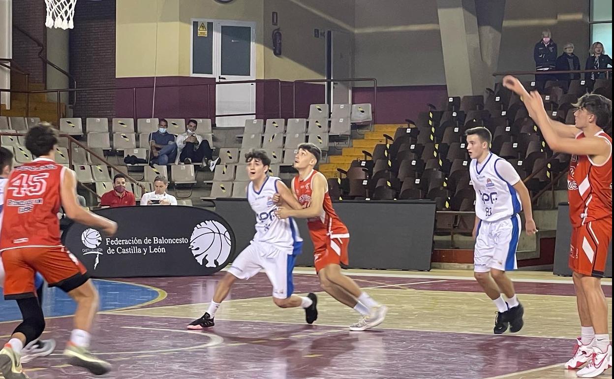 El Leonés sumó el primer triunfo en el primer partido de la final four.