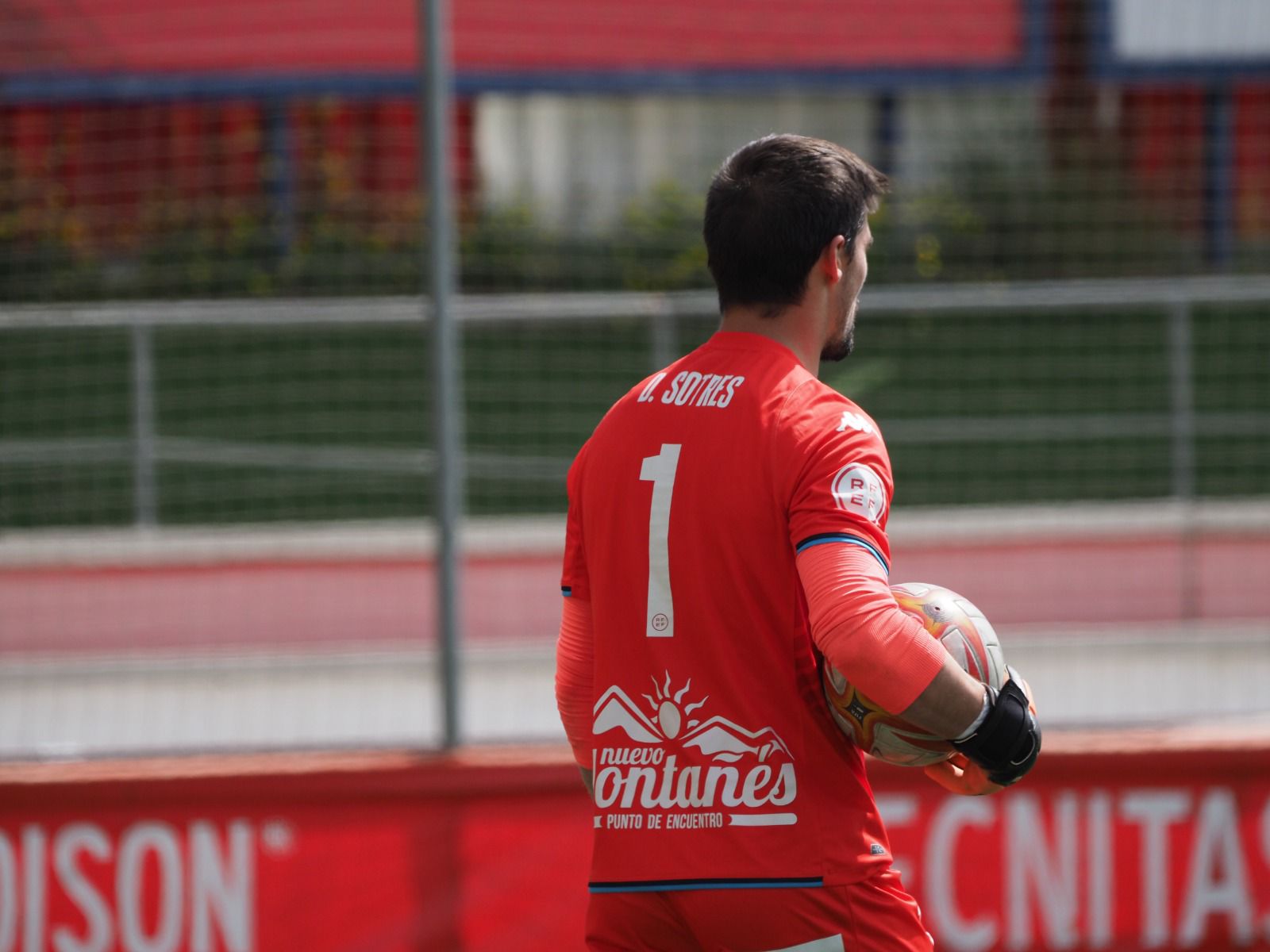 El conjunto leonés gana con autoridad al Sanse y se distancia de los puestos de descenso.