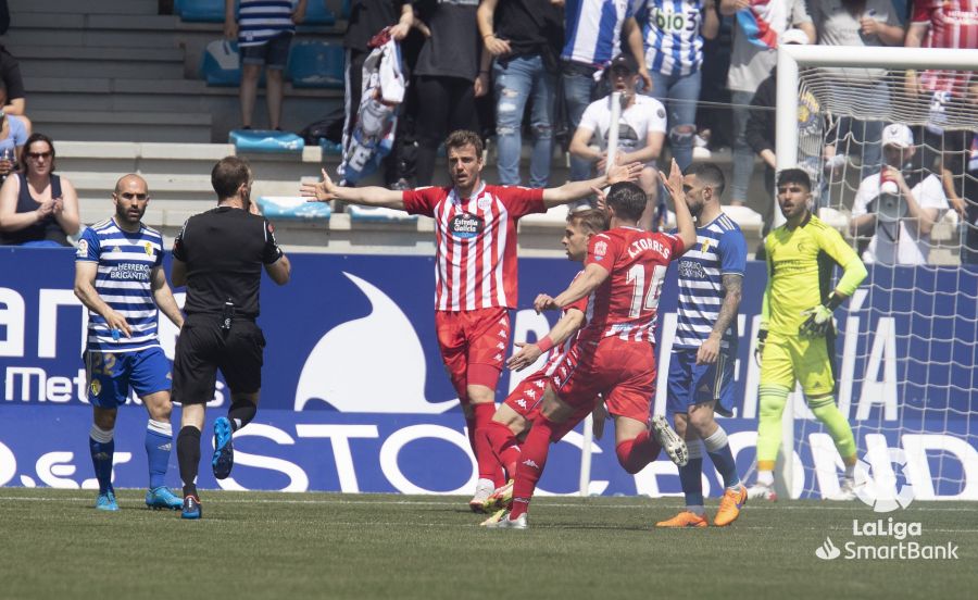 El conjunto berciano supera con autoridad al Lugo en El Toralín.