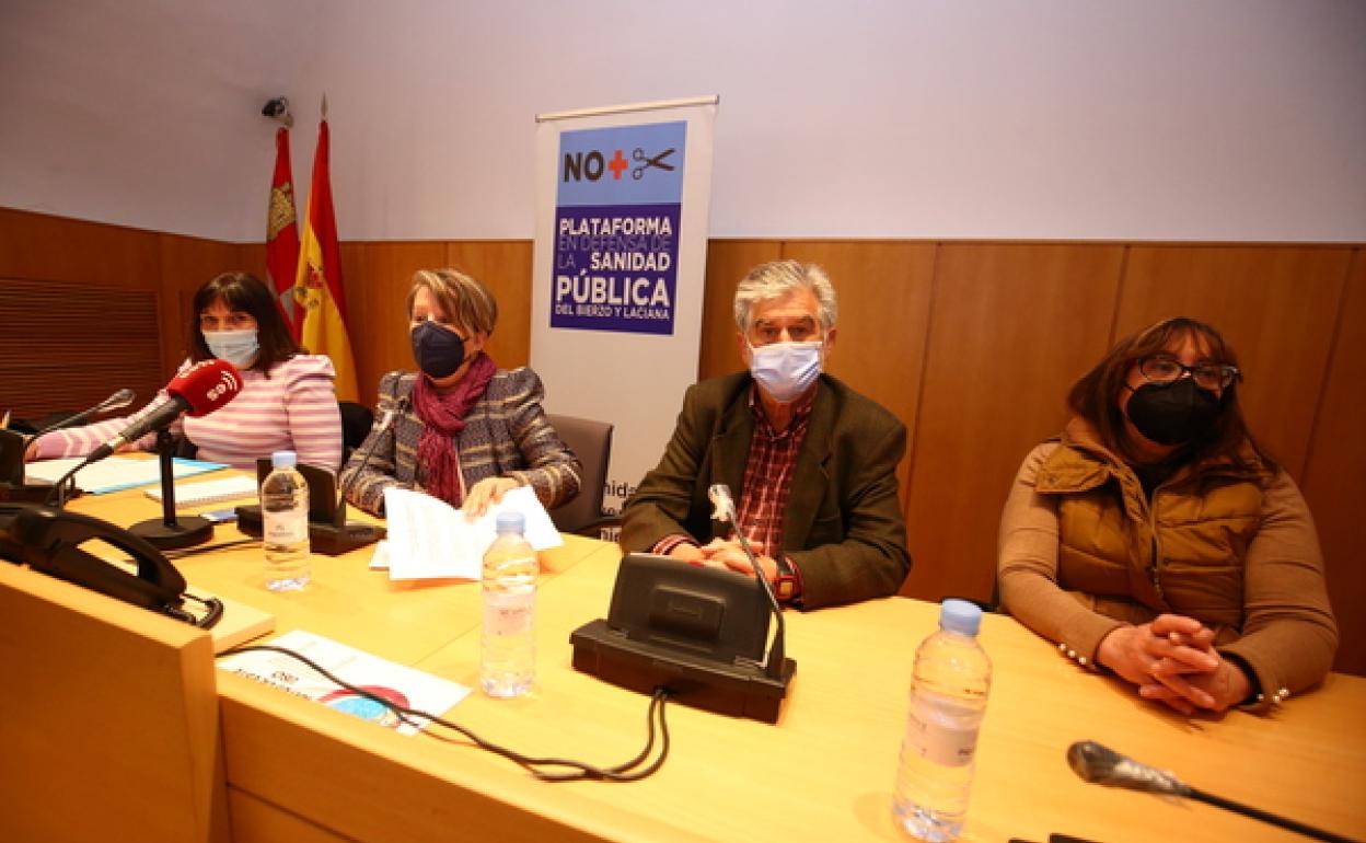 Miembros de la Plataforna Sanitaria del Bierzo y Laciana, durante su comparecencia en Ponferrada.