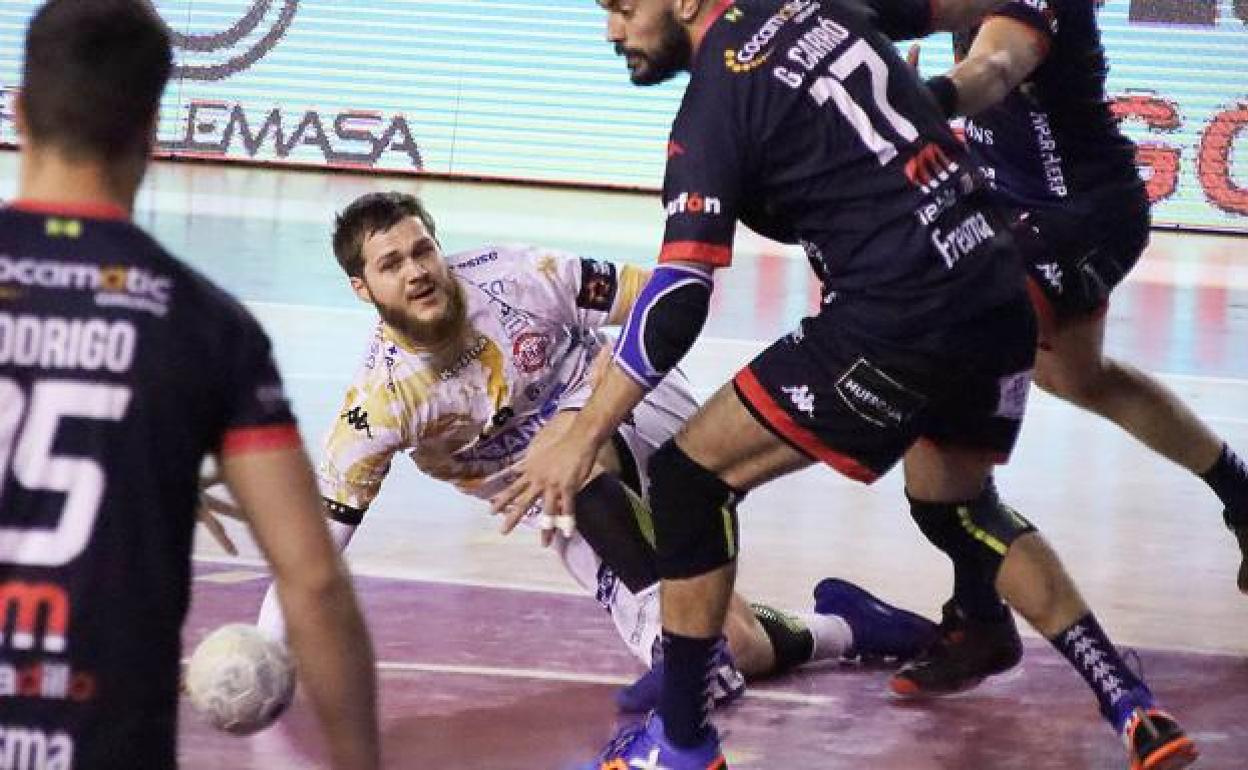 Zanas Virbauskas podría compartir sus primeros minutos con su hermano Deividas en León. / 