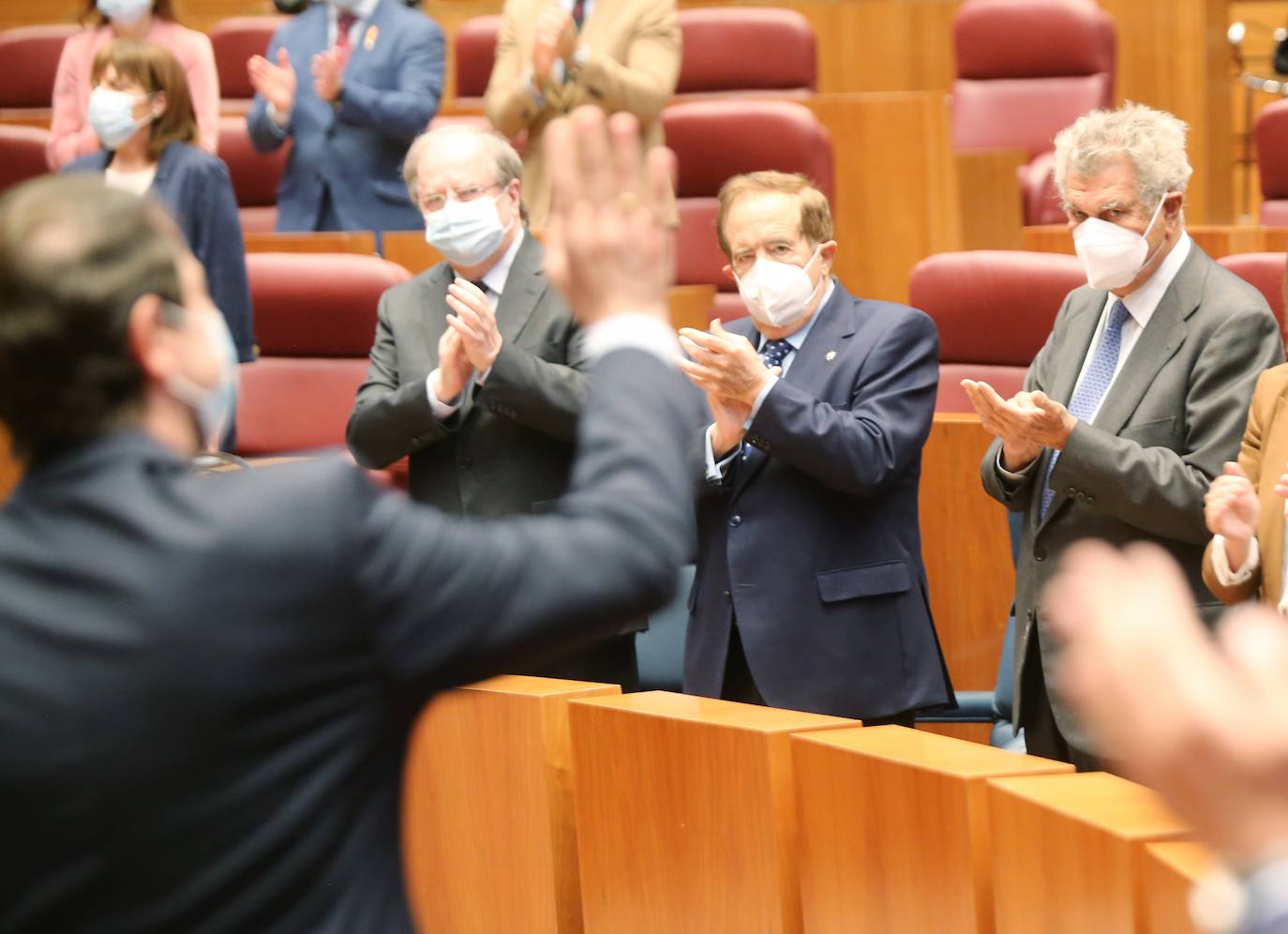 El presidente de la Junta de Castilla y León, Alfonso Fernández Mañueco, toma posesión y asegura que «ahora que toda España observa» a esta Comunidad, la van «a poner de moda», y apeló a la colaboración e implicación de todos, a la vez que proclamó que los derechos sociales se tienen que «defender cada día».