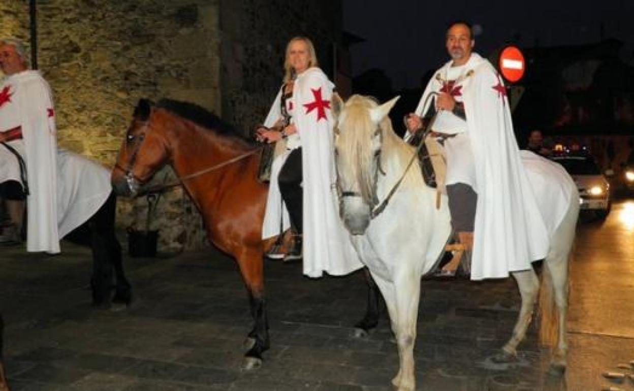 Representantes de la asociación Bergidum Templi.