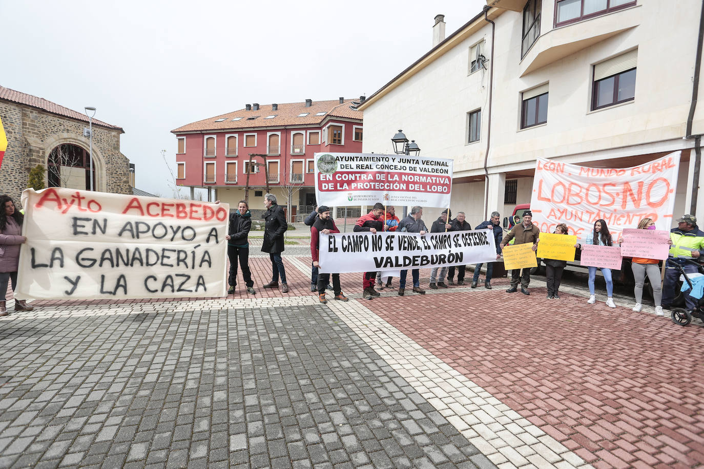 Movilización convocada a iniciativa de un grupo de ganaderos locales de Riaño (León) para protestar contra la protección del lobo. 