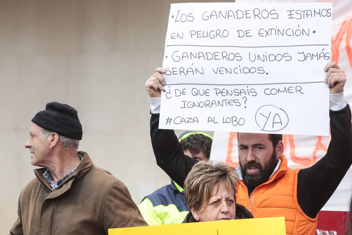 Movilización convocada a iniciativa de un grupo de ganaderos locales de Riaño (León) para protestar contra la protección del lobo. 