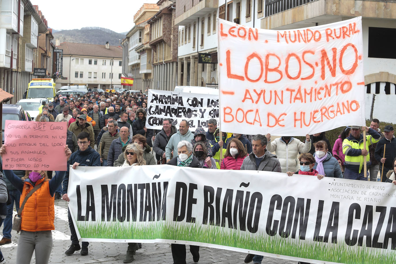 Movilización convocada a iniciativa de un grupo de ganaderos locales de Riaño (León) para protestar contra la protección del lobo. 