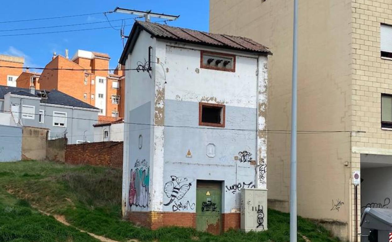 Desde UPL piden que se conserve uno de estos edificios como muestra del pasado de la ciudad. 