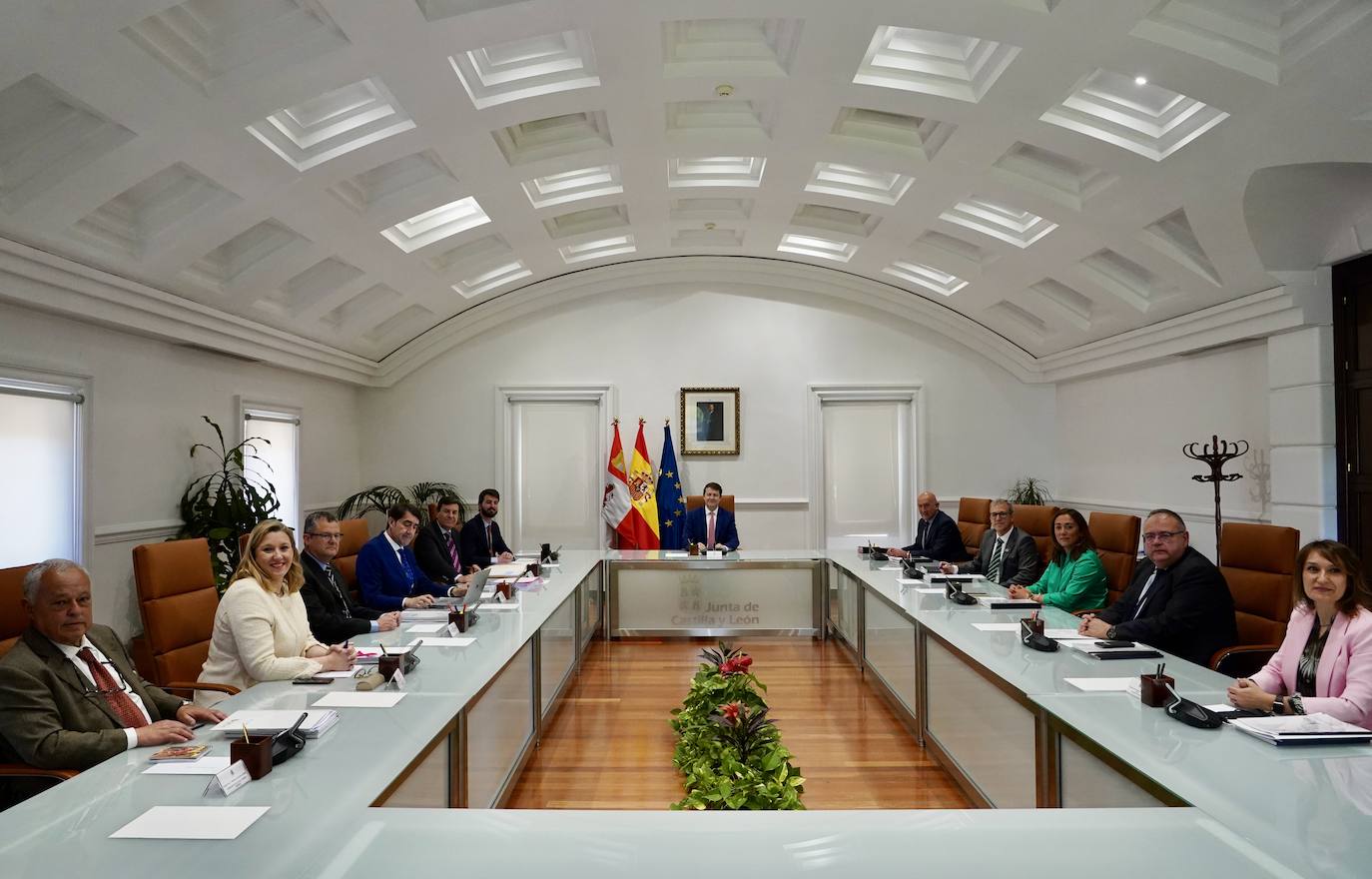 Primera reunión del nuevo gobierno de la Junta en la reunión del Consejo de Gobierno.