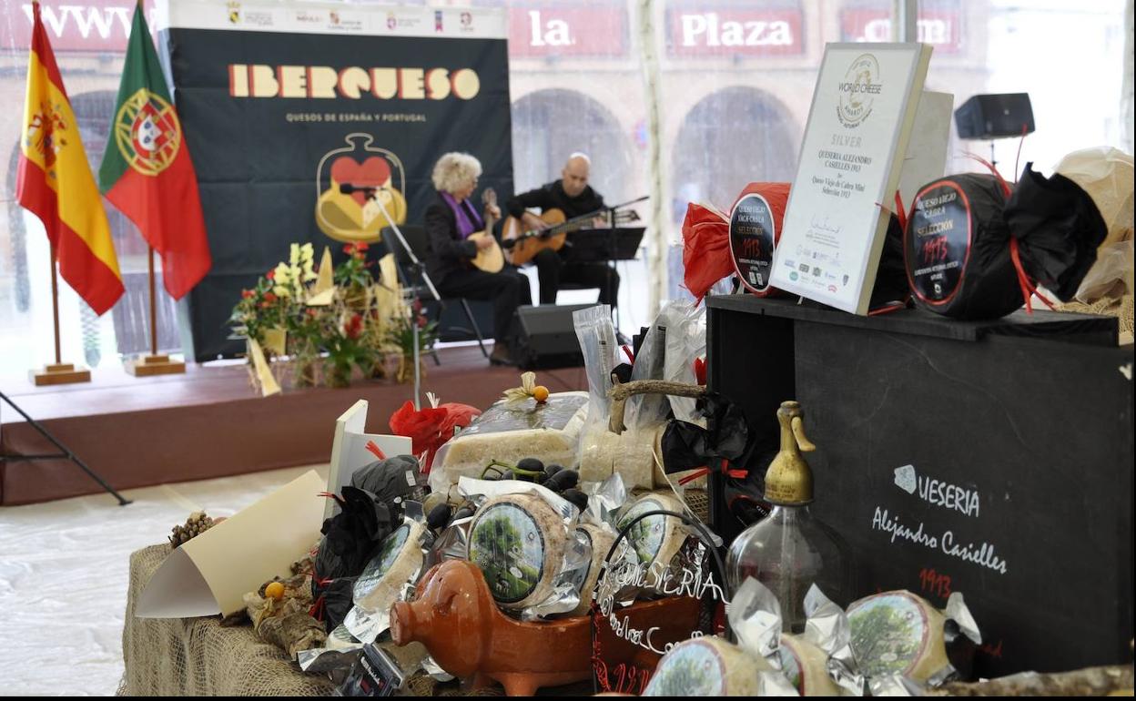 Iberqueso abre sus puertas en Valencia de Don Juan con más de 30 productores de la península ibérica.