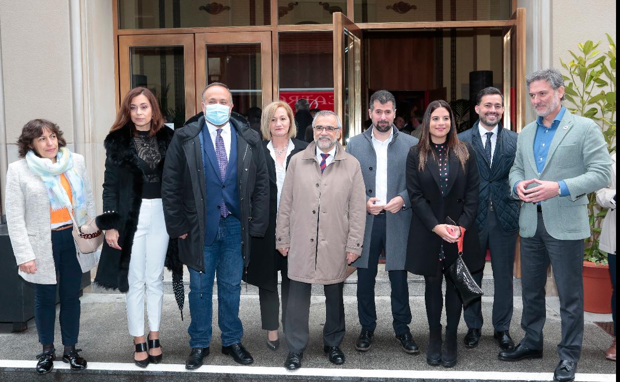 Tudanca con otros representes del PSOE en los Premios CyL.