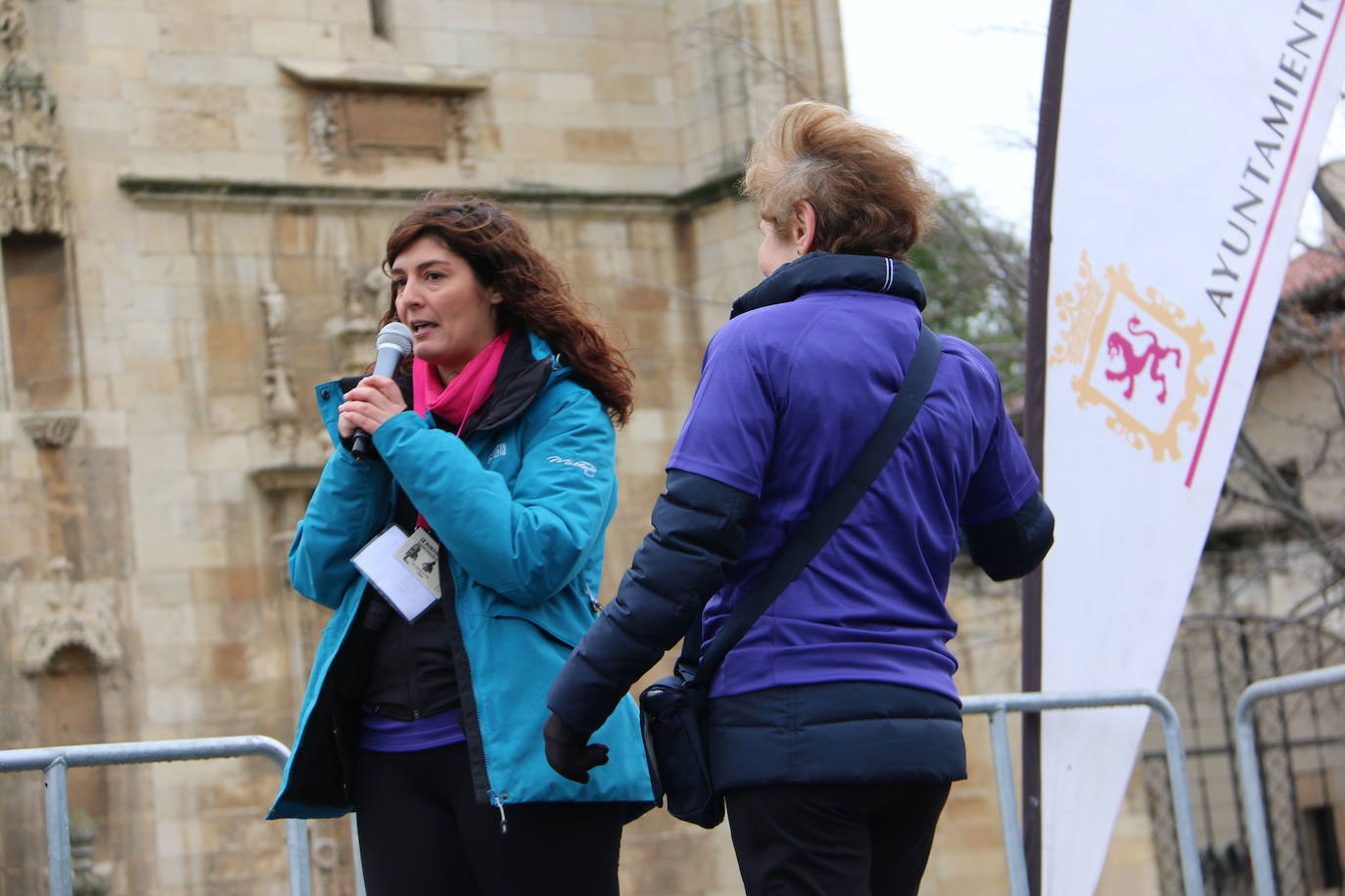 Participantes de la «Run for Parkinson's» organizada en la Plaza de San Marcos en León. 