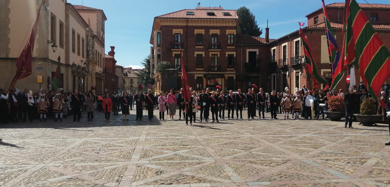 El cabildo firma las tablas, se queda con el cirio y los hachones