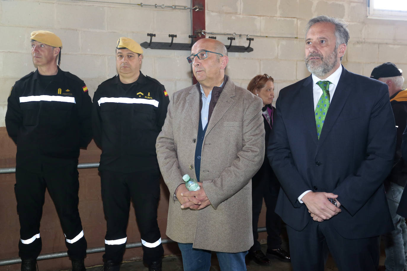 Acto de homenaje al V Batallón de la Unidad Militar de Emergencias y a Protección Civil, organizado por la Junta Vecinal de Brugos de Fenar.