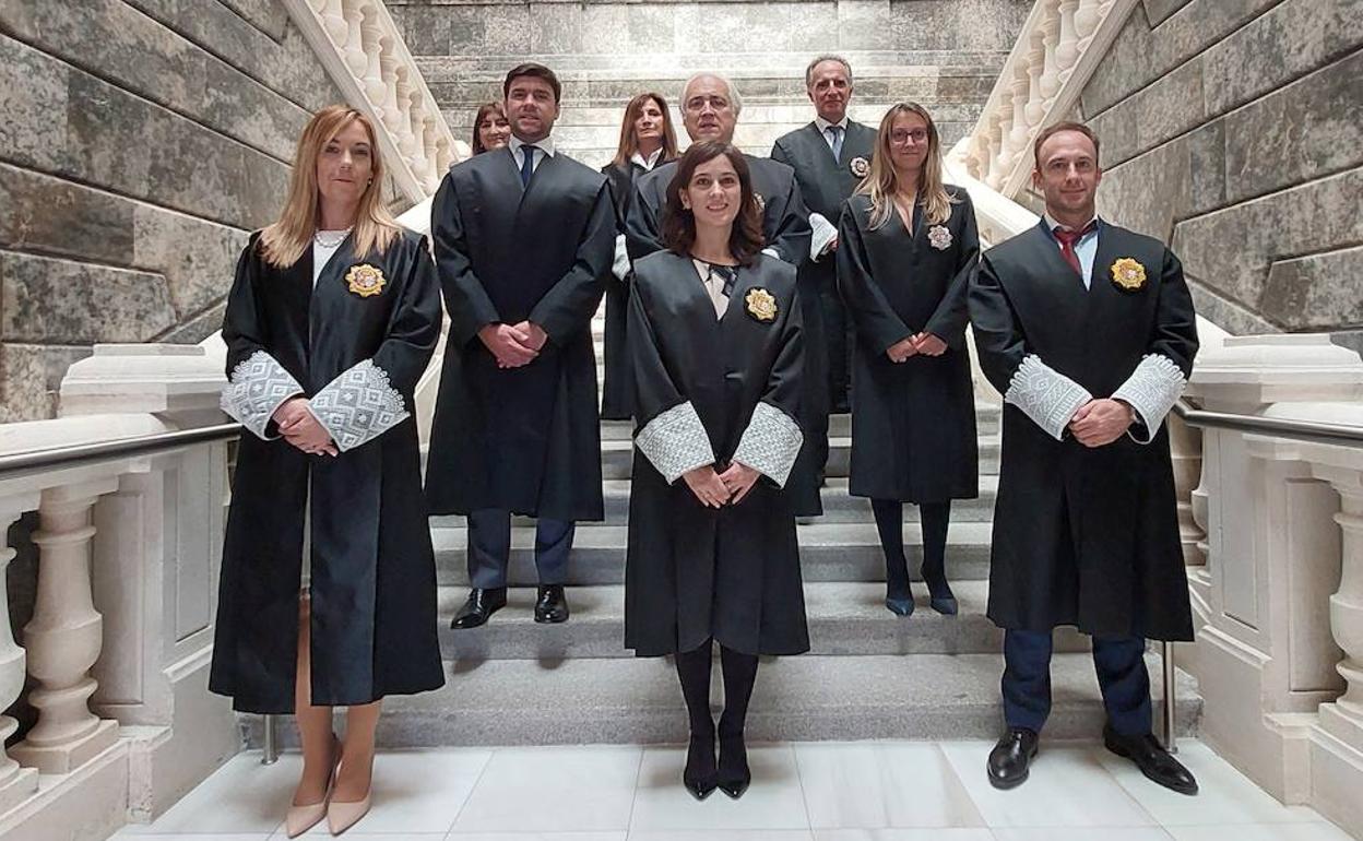 Los magistrados que ocuparán sus cargos en la provincia son Raquel Arias (abajo en el centro) y Humberto Martín, abajo a la derecha.