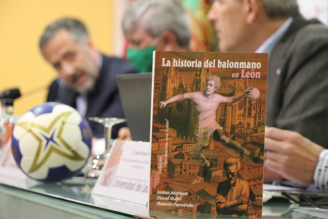 Presentación del libro «La historia del balonmano en León» en el Paraninfo Gordón Ordás del edificio El Albéitar. 