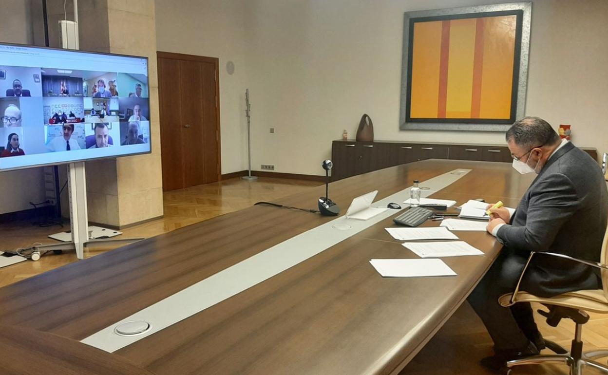 Eduardo Morán, presidente de la Diputación, durante una reunión online de la Mesa por León. 