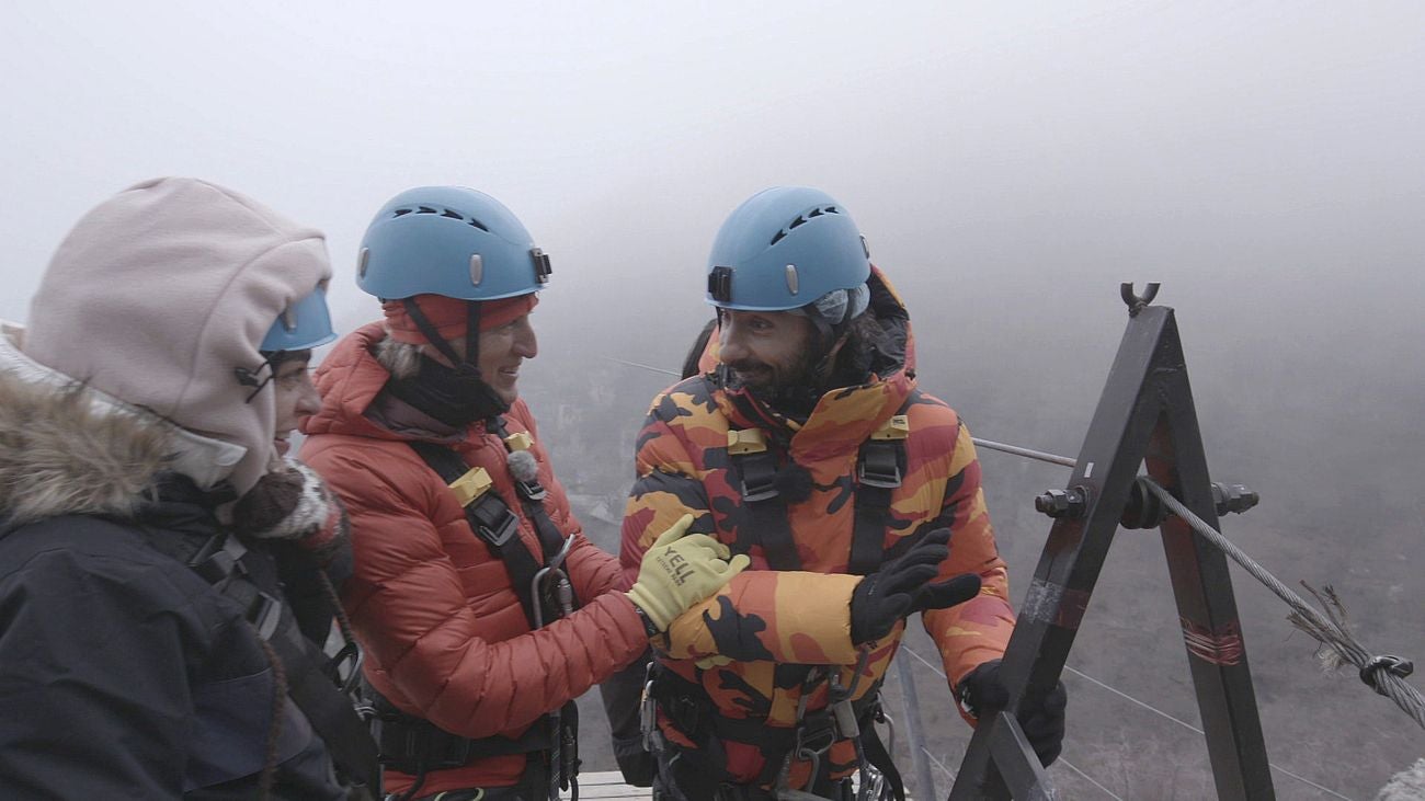 Un concierto de violín improvisado desde lo alto de un acantilado, un vuelo en paramotor superando el miedo a las alturas y una visita a la primera bodega de vino de la historia, son algunas de las experiencia vividas en Armenia por Ara Malikian en la nueva entrega de 'Planeta Calleja' con el aventurero leonés Jesús Calleja.. 