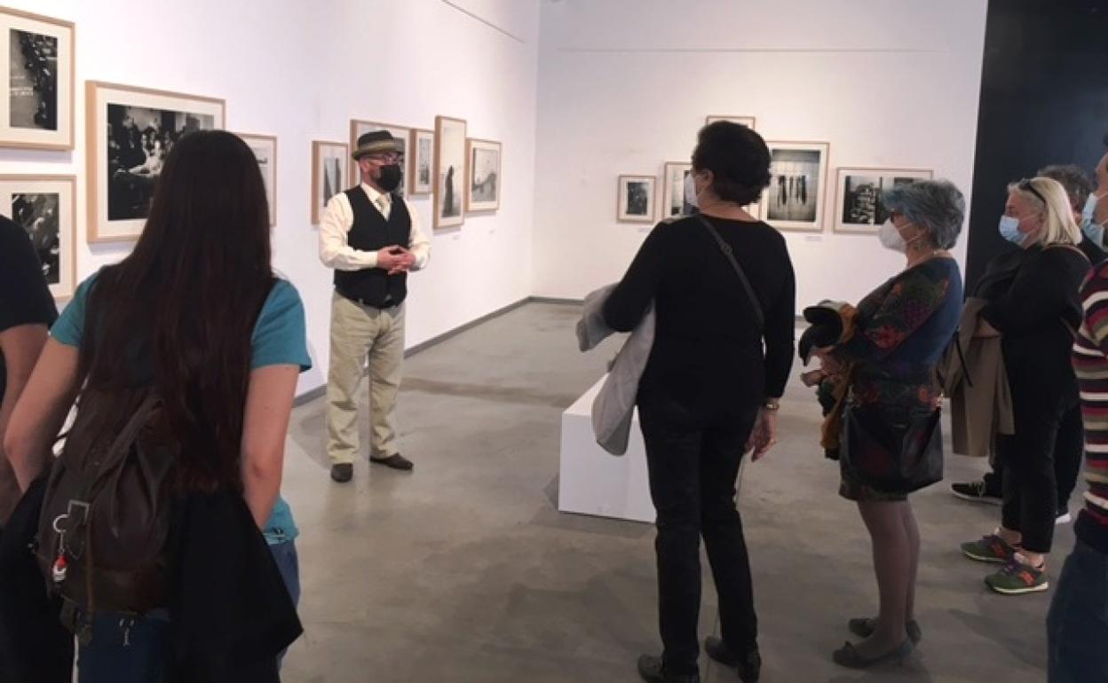 Una de las visitas a la exposición del Palacín. 