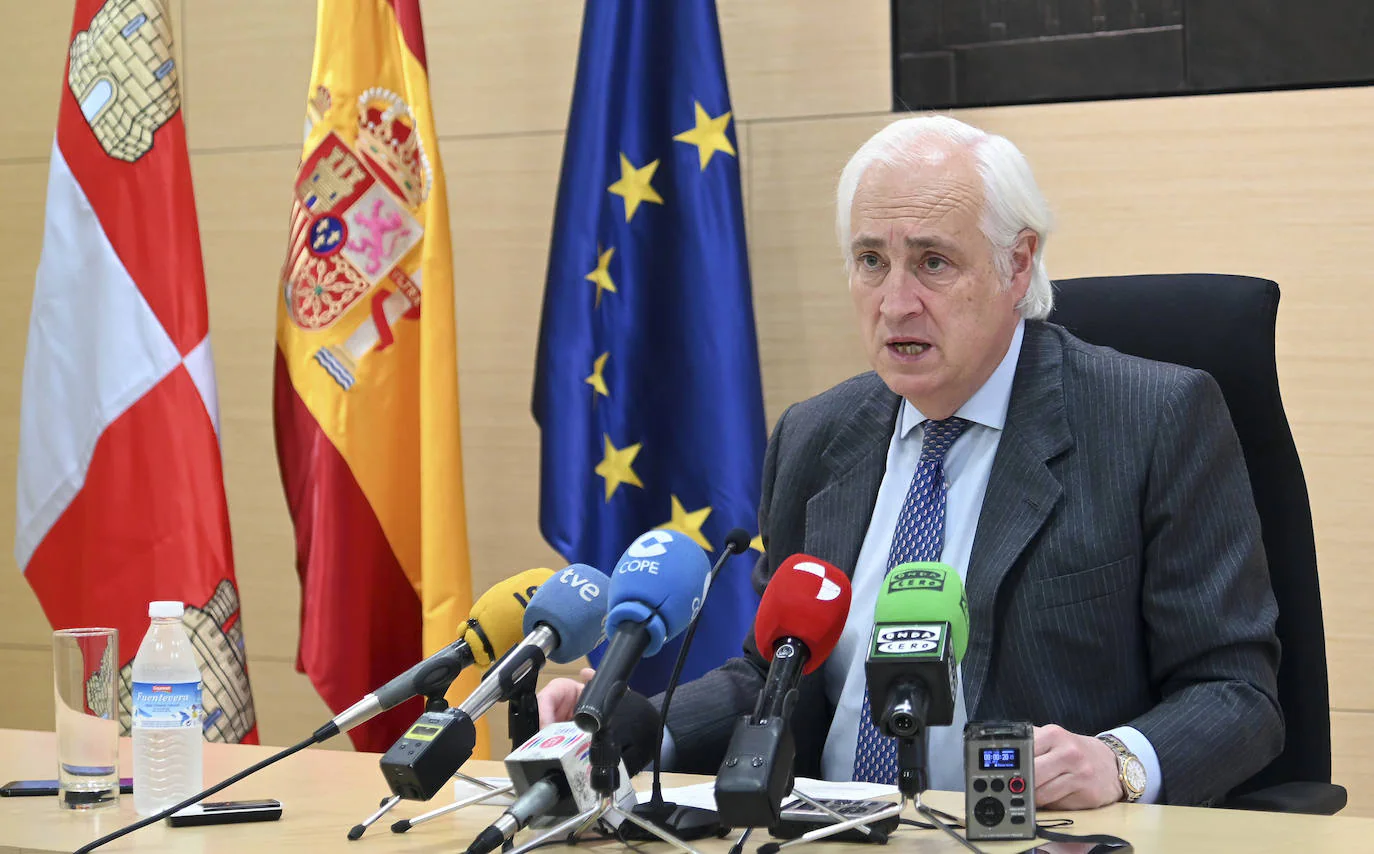 El presidente del Tribunal Superior de Justicia de Castilla y León, José Luis Concepción, comparece ante los medios de comunicación. 