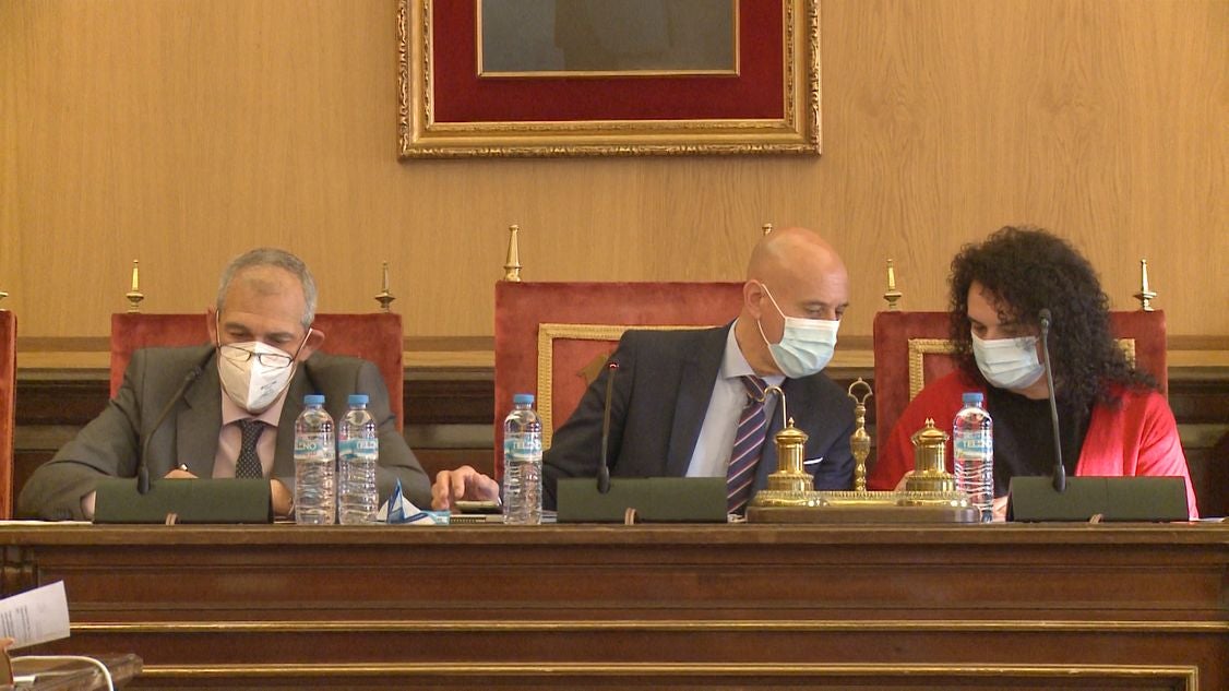 Uno de los instantes de la celebración del pleno municipal. 