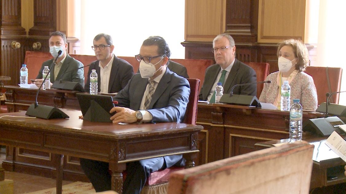 Uno de los instantes de la celebración del pleno municipal. 