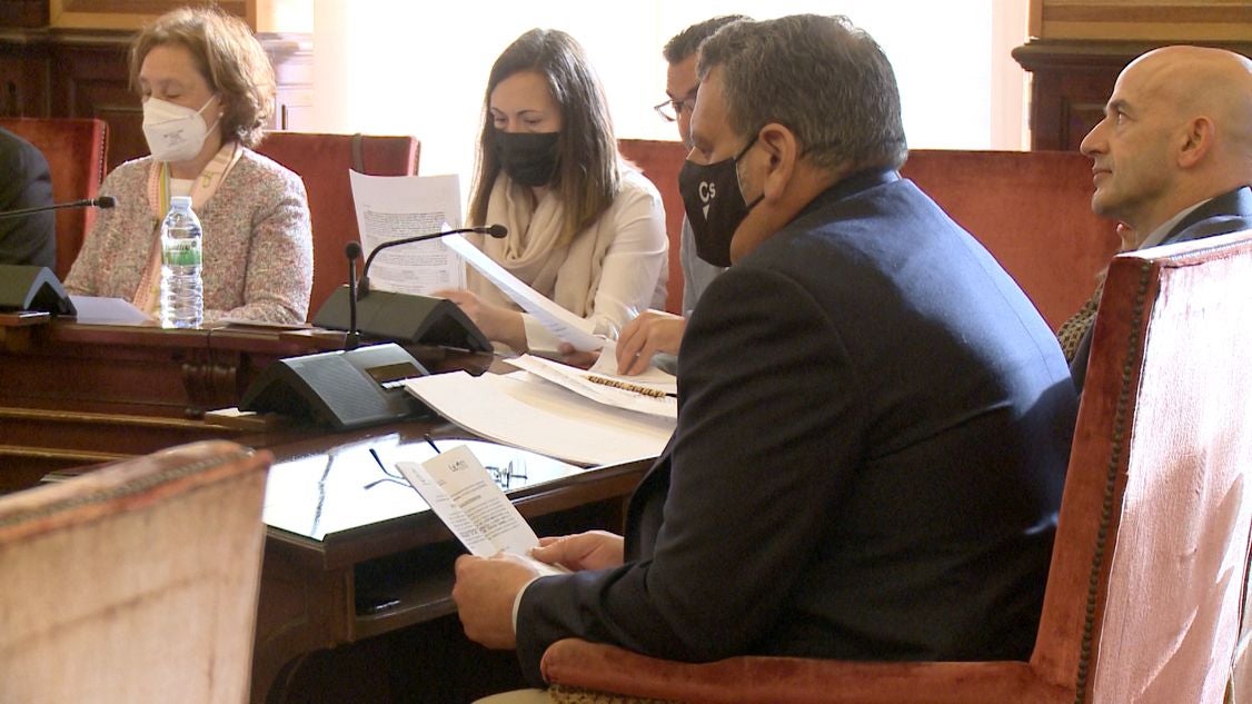 Uno de los instantes de la celebración del pleno municipal. 