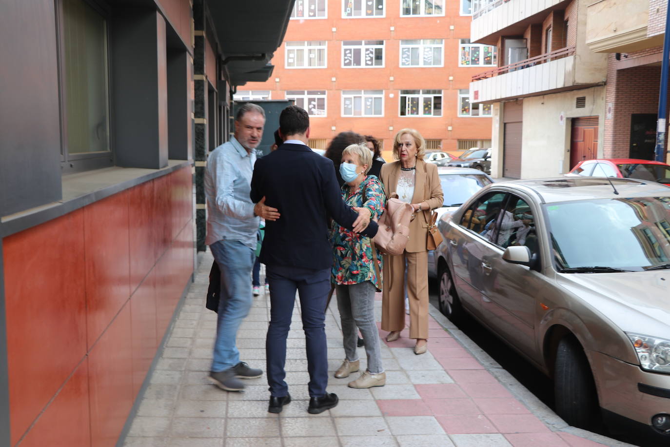 Llegada de los participantes y reuniones de las ejecutivas en la sede del PSOE de León