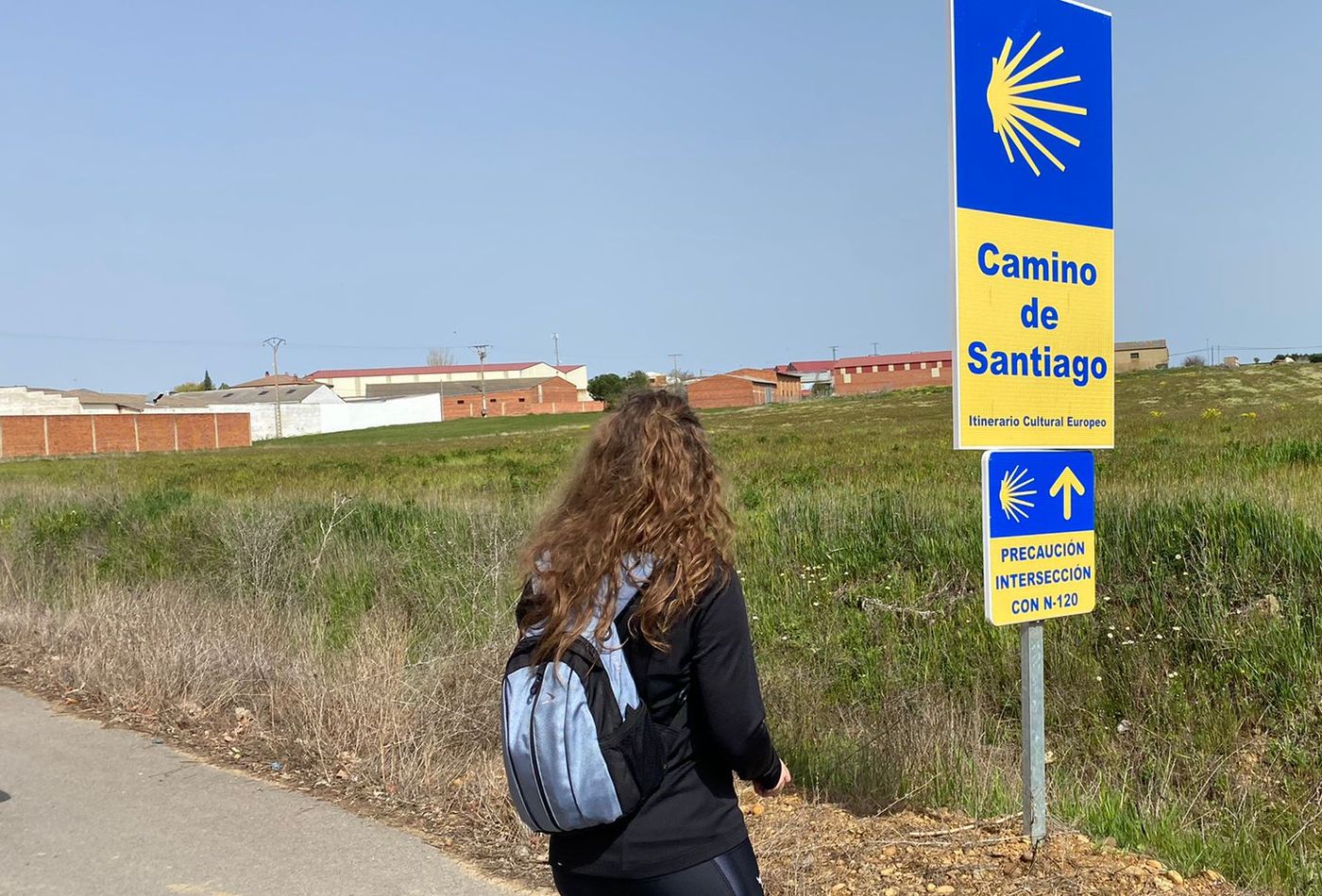 La delegada territorial de la Junta caminará las nueve etapas con el objetivo de elaborar un informe para la Consejería de Cultura y Turismo que recoja las necesidades detectadas a lo largo de los 31 ayuntamientos leoneses. 