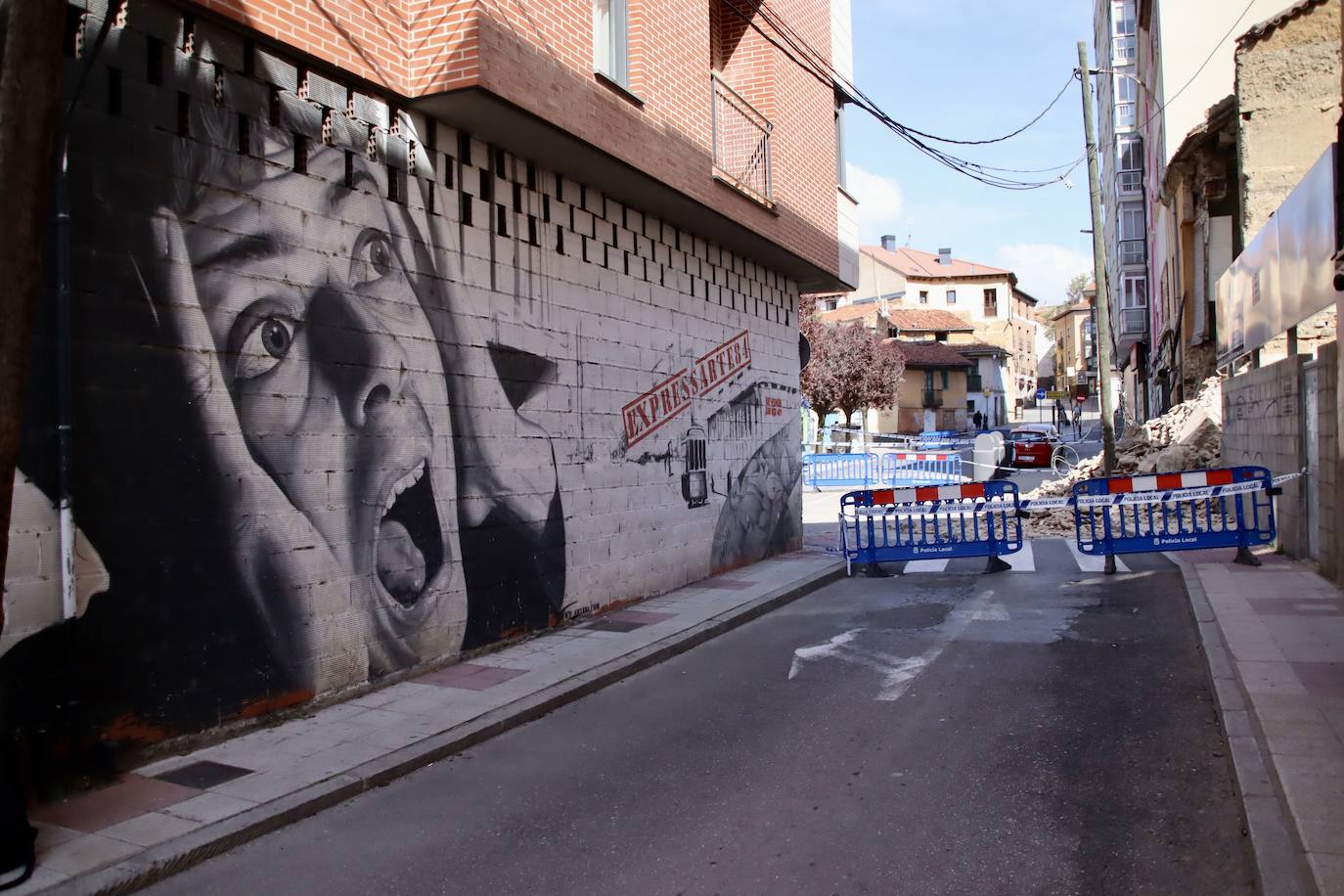 Fotos: Un edificio de León capital se derrumba en plena noche