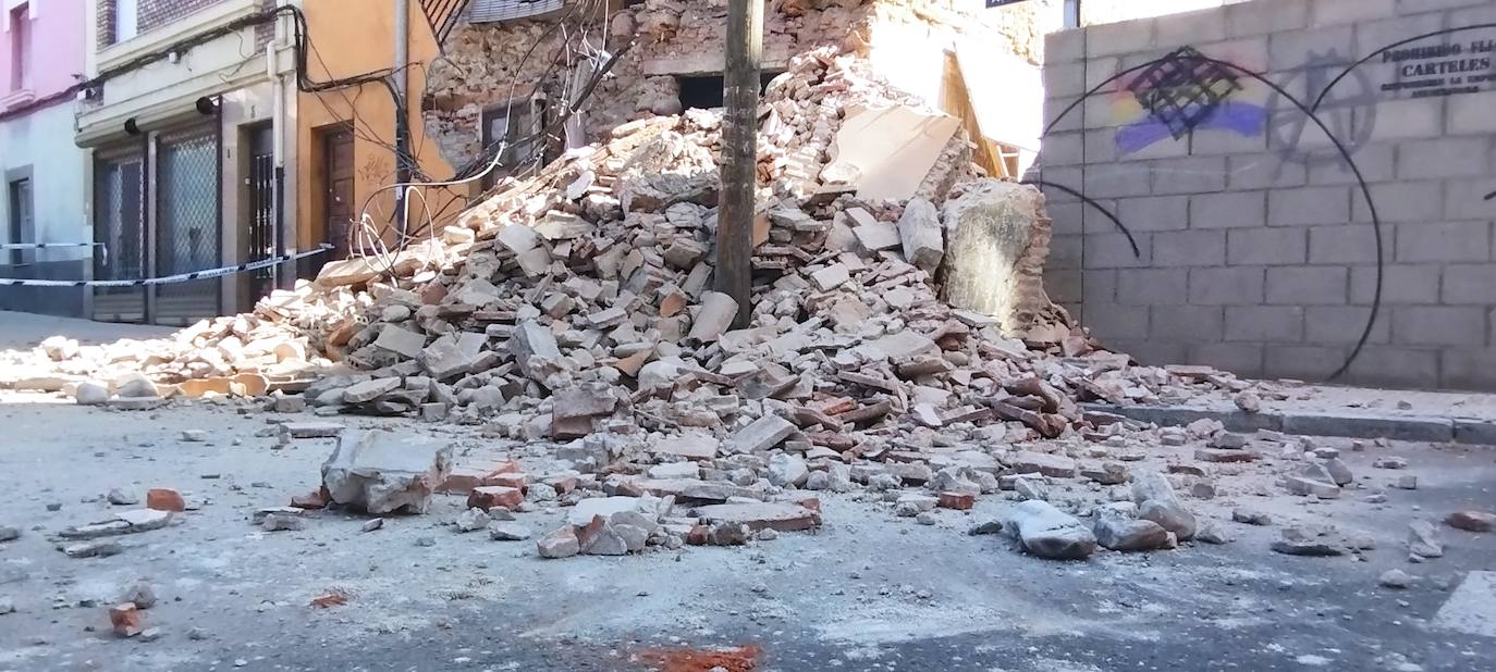 Fotos: Un edificio de León capital se derrumba en plena noche