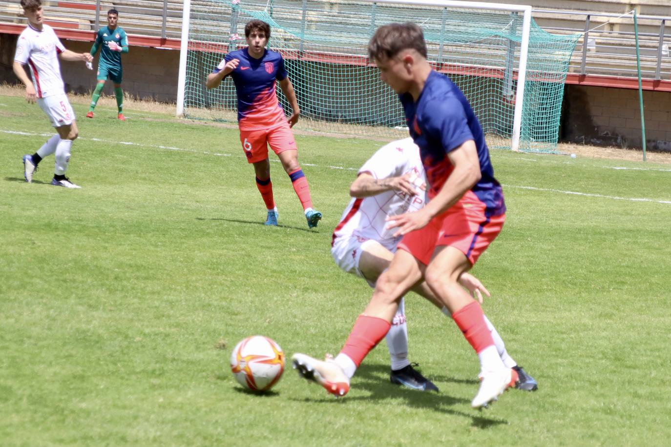 El conjunto leonés presenta batalla a los de Fernando Torres pero caen derrotados.