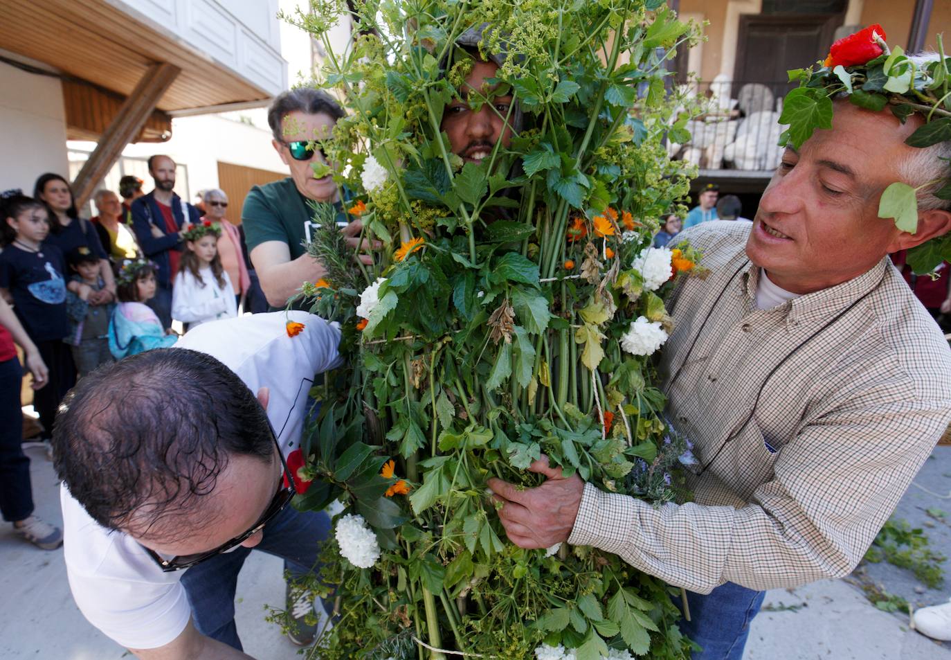 Villafranca del Bierzo conmemora la festividad tradicional de los Maios.