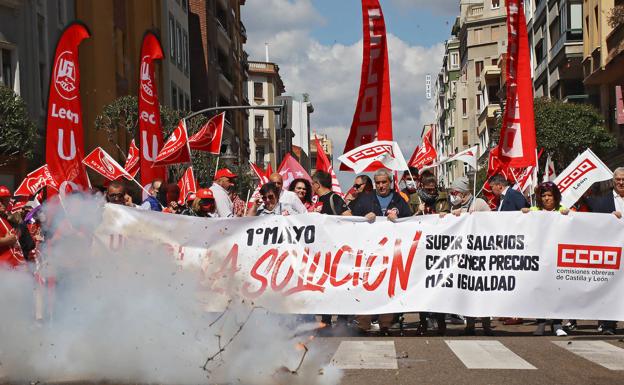 Cabecera de la manifestación por en 1 de mayo en la capital leonesa. 