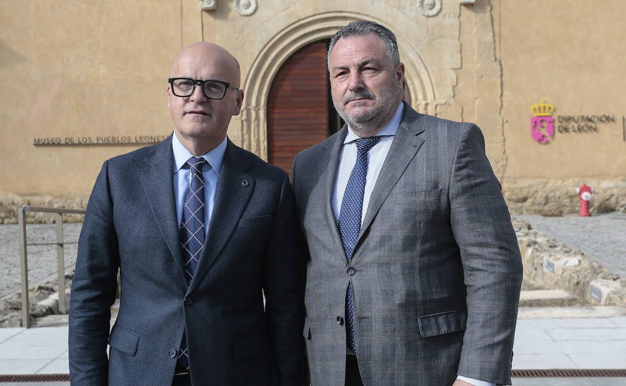 El presidente de la Diputación de León, Eduardo Morán, junto al presidente de la Diputación de Orense, José Manuel Baltar, inaugura una jornada de la plataforma Partenalia.