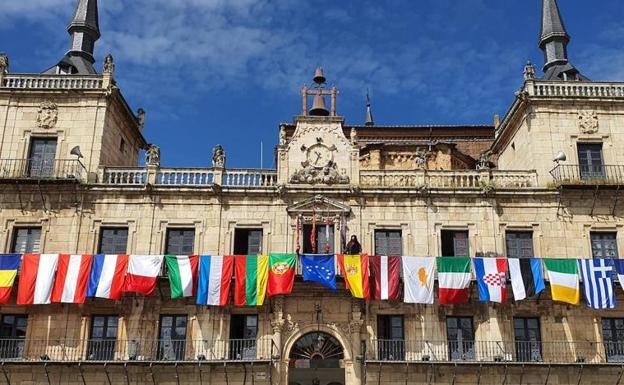 A las 11.00 horas se producirá, en la plaza de la Regla, el izado de la bandera de Europa a los sones de la 'Oda a la Alegría' interpretados por la Escuela Municipal de Música de León.