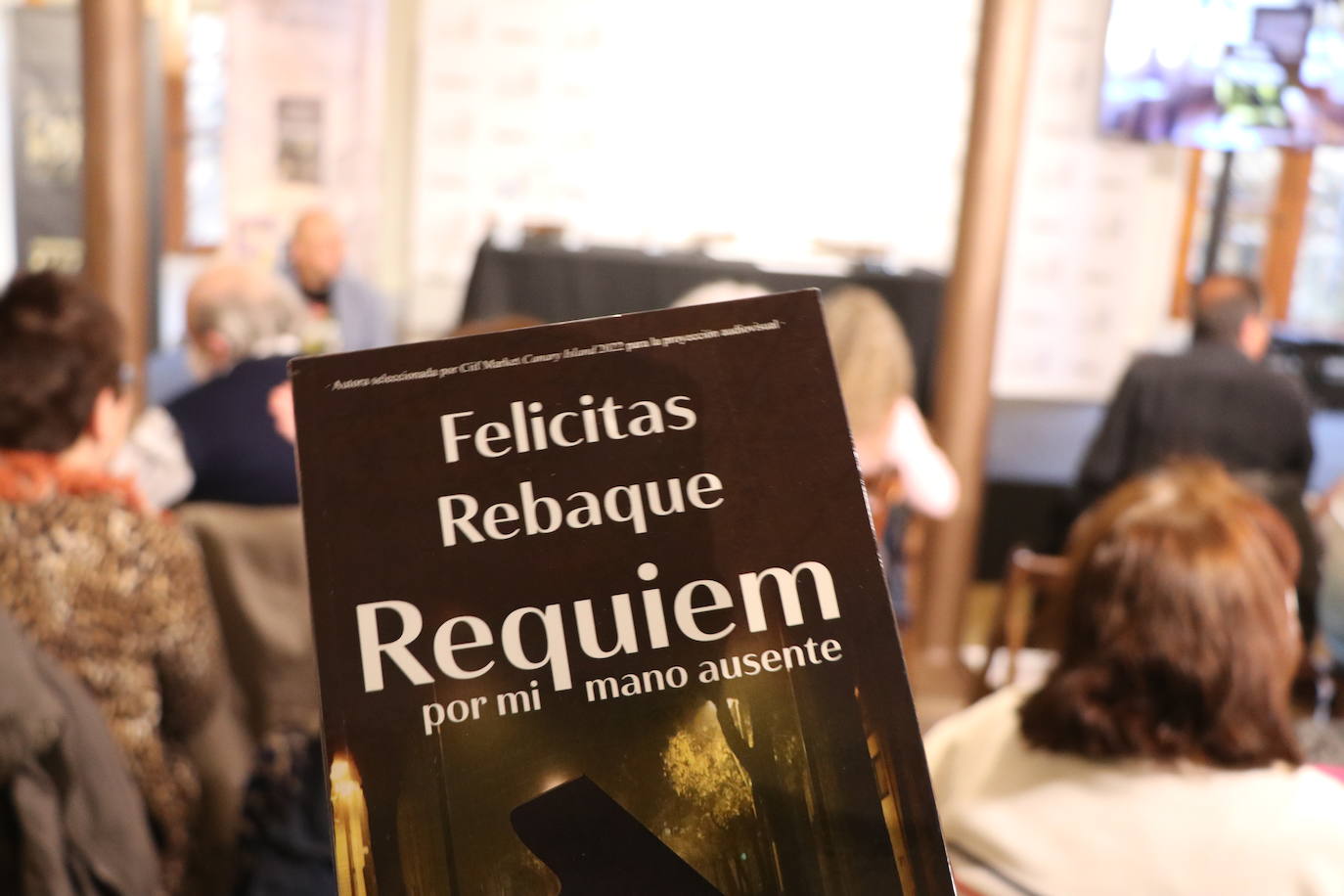 Presentación de la obra 'Réquiem por mi mano ausente' en Museo Casa Botines. 