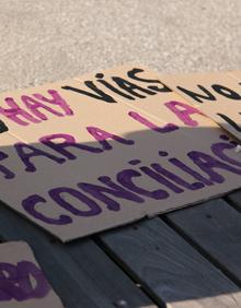 Imagen secundaria 2 - Una decena de mujeres se concentra frente a Espacio Vías para pedir al Ayuntamiento políticas de conciliación